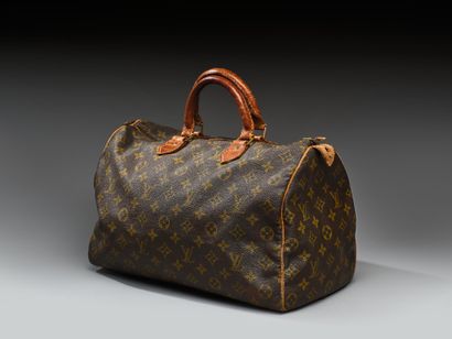LOUIS VUITTON
Speedy