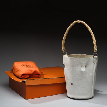 HERMÈS Paris 
Mangeoire