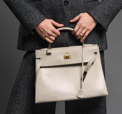 HERMÈS Paris
Kelly Sellier