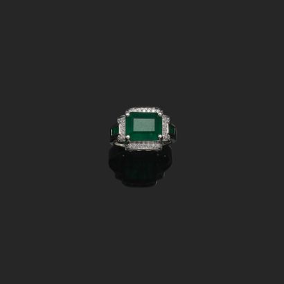 Bague de style Art Déco en or gris 18K (750°°°...