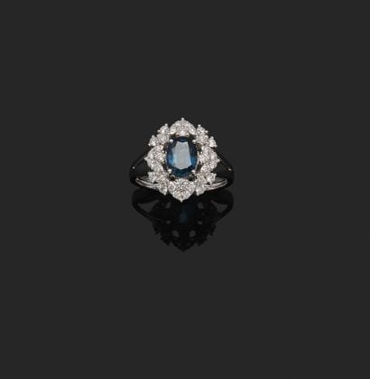 Daisy ring in 18K (750°°°) white gold (hallmark:...