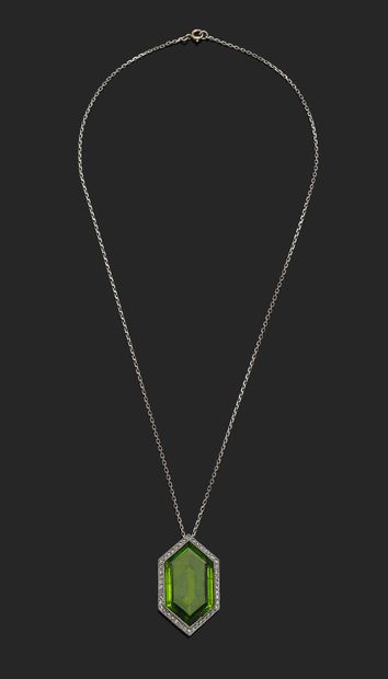 Pendentif octogonal en or gris 18K (750°°°...