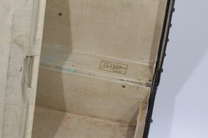LOUIS VUITTON
Car trunk
Waterproof black...
