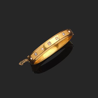 Bracelet jonc en or jaune 18K (750°°°) semi-articulé...
