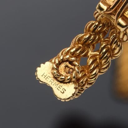 HERMÈS Paris
Pair of ear clips in 18K (750°°°)...