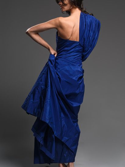LANVIN
1980s.
Magnificent blue evening gown...