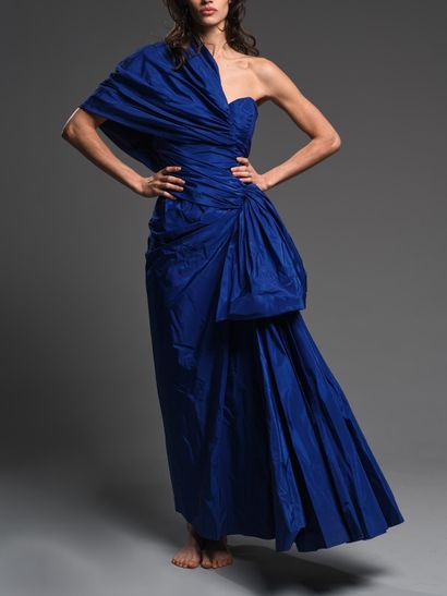 LANVIN
1980s.
Magnificent blue evening gown...