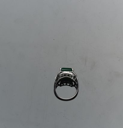 Bague de style Art Déco en or gris 18K (750°°°...