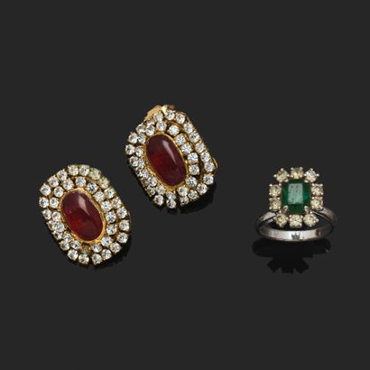 CHANEL 
Pair of clip-on earrings with rhinestones...