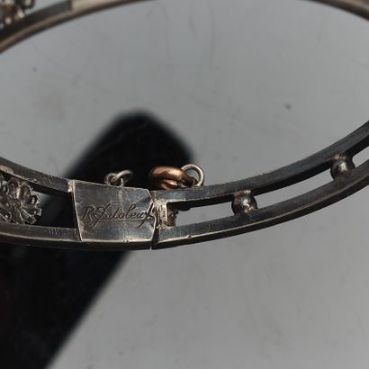 Bracelet jonc en argent (poinçon : tête de...