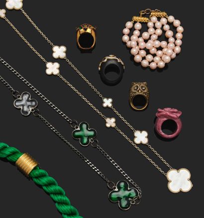 Set of costume jewelry including four rings...