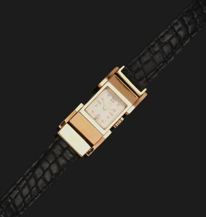 ULYSSE NARDIN
Montre de dame tank en or jaune...