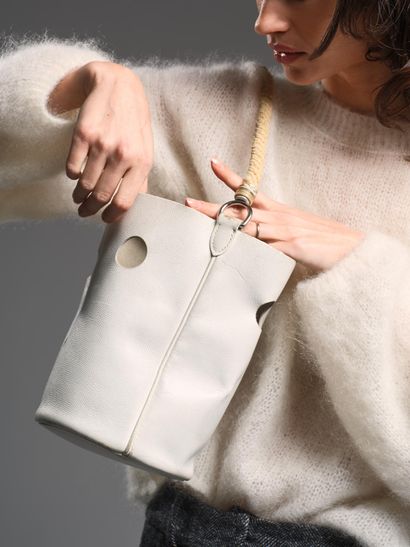 HERMÈS Paris 
Mangeoire
