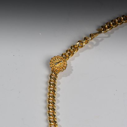 NAVY BLUE DESIGN
Gold-plated metal belt chain.

Length:...