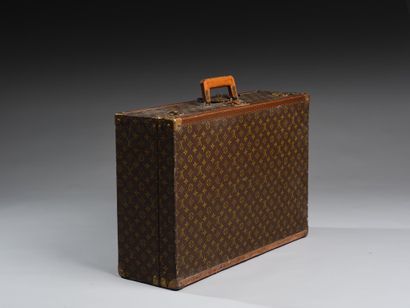 LOUIS VUITTON
Bisten