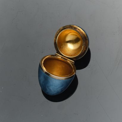 Dans le goût de la MAISON FABERGE
Pendentif...