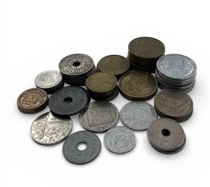Important vrac de pièces et jetons en nickel...
