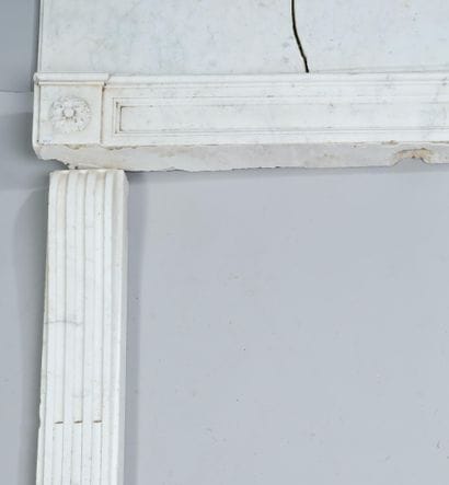 Cheminée d'époque Louis XVI en marbre blanc

Haut....