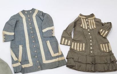 8 vêtements d'enfants circa 1920 / 1940
comprenant...