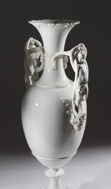 H & CIE - PARIS
Baluster vase on a pedestal,...