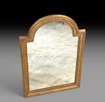 Miroir en bois mouluré, stuqué et doré à...
