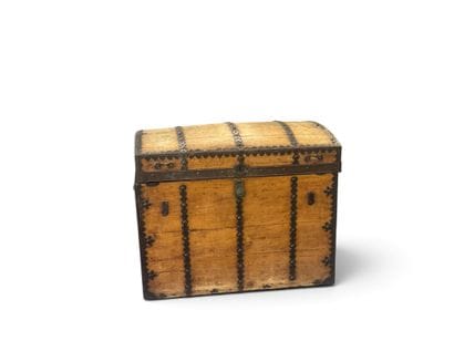 FRANCE - LE BAZAR DE VOYAGE. 
Malle de voyage,...