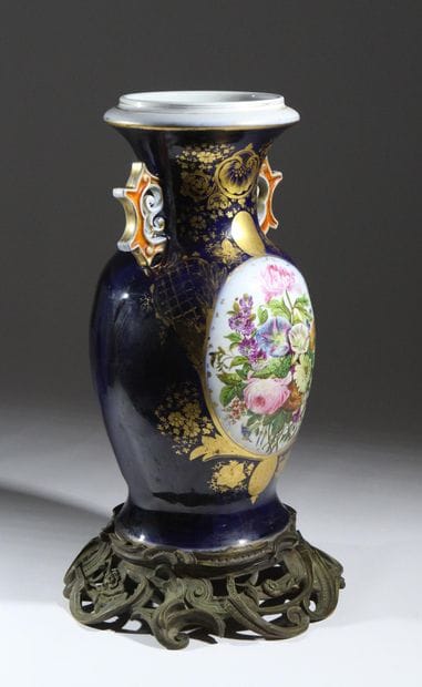 VALENTINE Manufactory
Baluster-shaped vase...