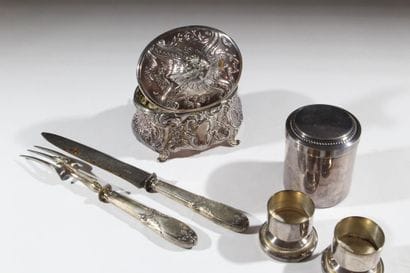 A 6-piece set in Silver plated metal consisting...