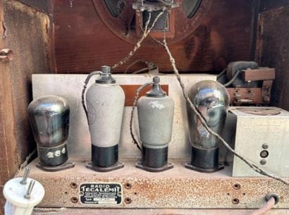 TECALEMIT Poste de radio modèle T40 

Haut....