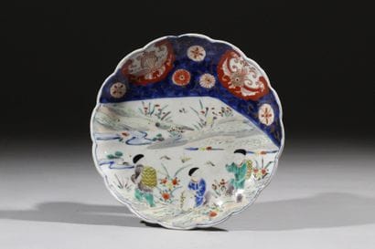 JAPON, Imari
Assiette en porcelaine à bords...