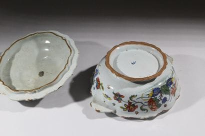 ROUEN - 18th century
Covered earthenware...