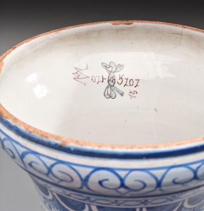 NEVERS - Montagnon
Large conical-shaped glazed...