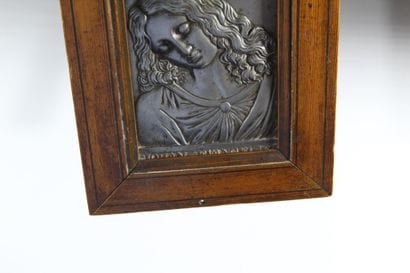 Bas relief en métal patiné figurant Saint...