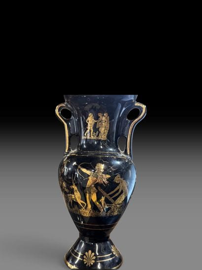 STELLA
Terracotta baluster vase with antique-style...