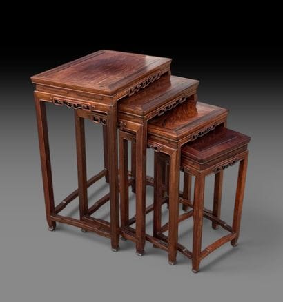 CHINE - XXème
Suite de quatre tables gigognes...