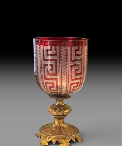Coupe dans le style troubadour, 
Verre et...