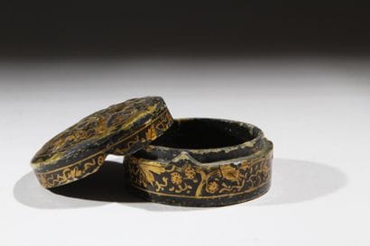 Round lacquered and gilded wooden box decorated...