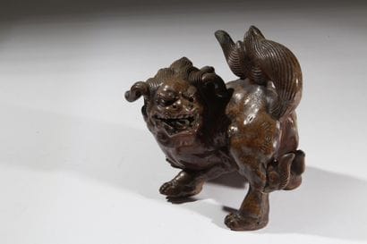 CHINE - XXème
Chien de Fô en terre cuite.

Haut....