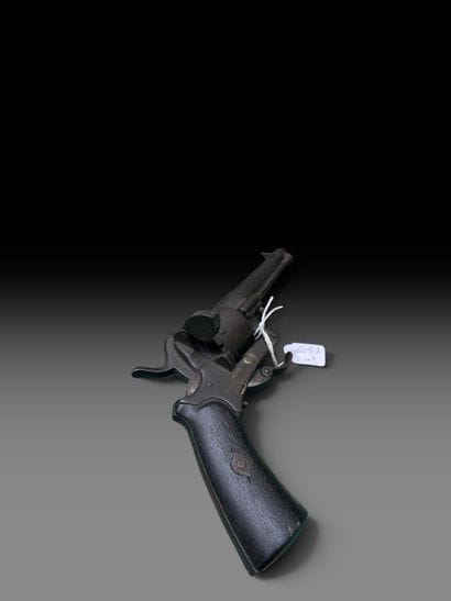 Revolver à broche vers 1870

Larg. : 20 cm....
