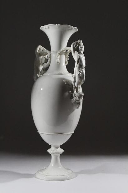 H & CIE - PARIS
Baluster vase on a pedestal,...