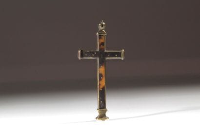 TRAVAIL FRANCAIS - XVIIIEME
Croix en laiton...