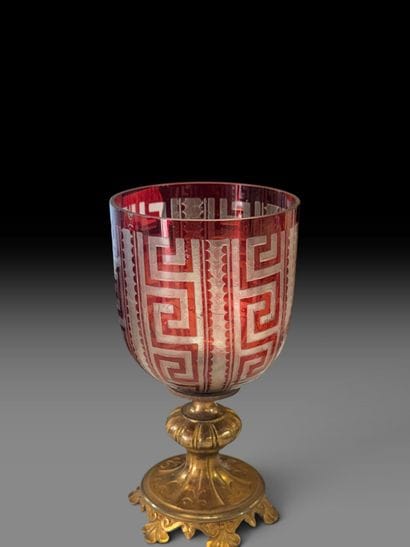 Coupe dans le style troubadour, 
Verre et...
