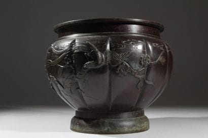 JAPON, Époque MEJI (1868-1912),
Cache pot...