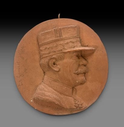 V. DORÉ (XXème), 
Portrait de profil du Maréchal...