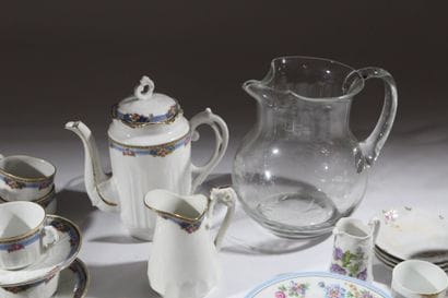 LIMOGES
Partie de service à café en porcelaine...