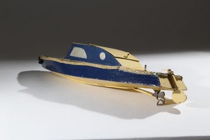 Bateau jouet - canot JEP

Long. : 61 cm