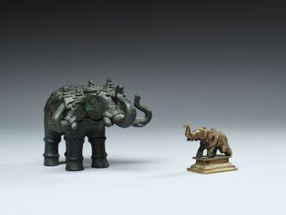 INDIA - 20th century
Set consisting of two...