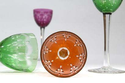 Six roemers en cristal taillé et teinté vert,...