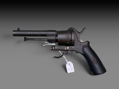 Revolver à broche vers 1870

Larg. : 20 cm....