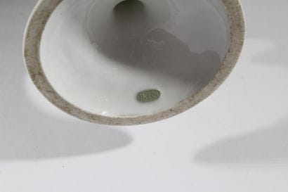 H & CIE - PARIS
Baluster vase on a pedestal,...